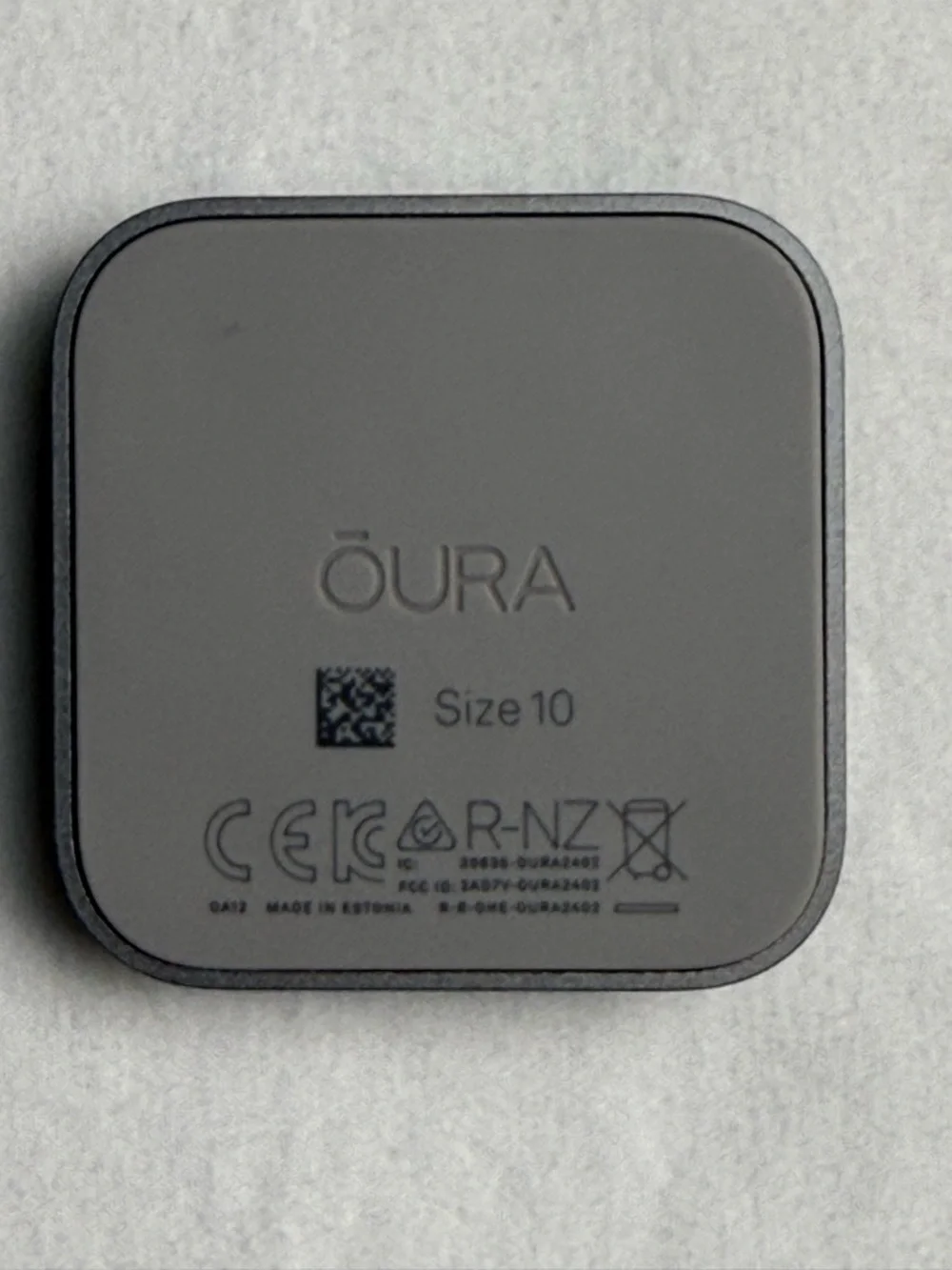 Oura Smart White Ceramic Smart Ring w/ all pictured. Worn minimally